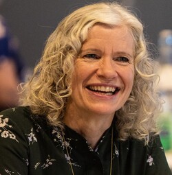 Vicki Holmes
